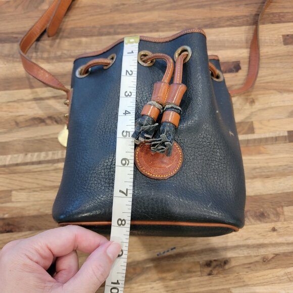 Vintage Mni Dooney & Bourke All-Weather Leather Drawstring Bucket Bag - Picture 9 of 16